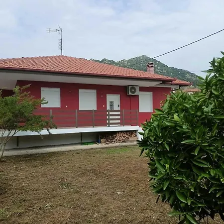 بيت للعطل Detached House
